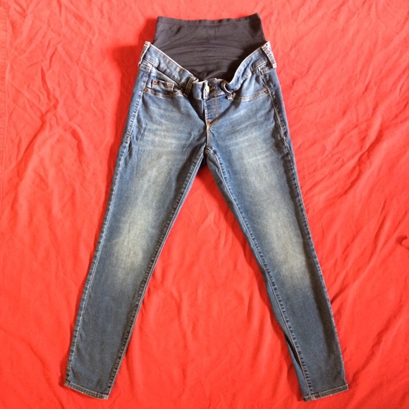 Old Navy MATERNITY Rockstar Skinny Jeans - Picture 4 of 6